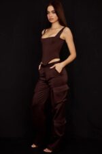 House of CB Czekoladowe Satynowe Spodnie Cargo Fashionowy Styl - Image 5