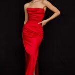 House of CB Szkarłatna Suknia Bez Ramiączek Adrienne Elegancja i Styl