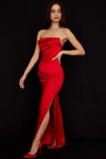 House of CB Szkarłatna Suknia Bez Ramiączek Adrienne Elegancja i Styl - Image 10