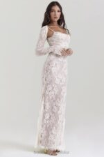 House of CB Artemis kremowa sukienka maxi koronkowa vintage stylizacja - Image 13