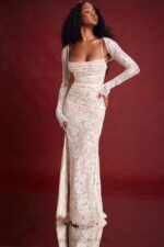 House of CB Artemis kremowa sukienka maxi koronkowa vintage stylizacja - Image 6