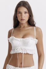 House of CB Biała braletka z broderie anglais modna odzież na każdą okazję