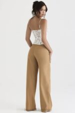 House of CB Cameron Caramel luźne dopasowane spodnie trendy stylowe odzież - Image 6