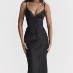 House of CB Czarna satynowa sukienka salma trendy elegancka moda