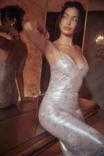 House of CB Fioletowa Sukienka Maxi w Kwiaty na Lato - Image 10
