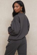 House of CB Grafitowa Oversize Bluza z Okrągłym Dekoltem na Co Dzień - Image 13