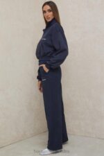 House of CB granatowe dresy proste nogawki Dina wygodne i stylowe - Image 4