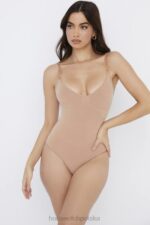 House of CB krótkie body cafe au lait z rzeźbieniem modna odzież kobieca