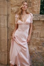 House of CB Rafaela miękka brzoskwiniowa sukienka jedwabna z koronką elegancka moda kobieca - Image 2