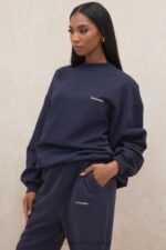 Tommy Granatowa Oversize Bluza z Okrągłym Dekoltem Modny Styl - Image 8